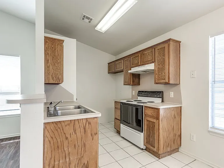 1640 High Cir — Photo 6