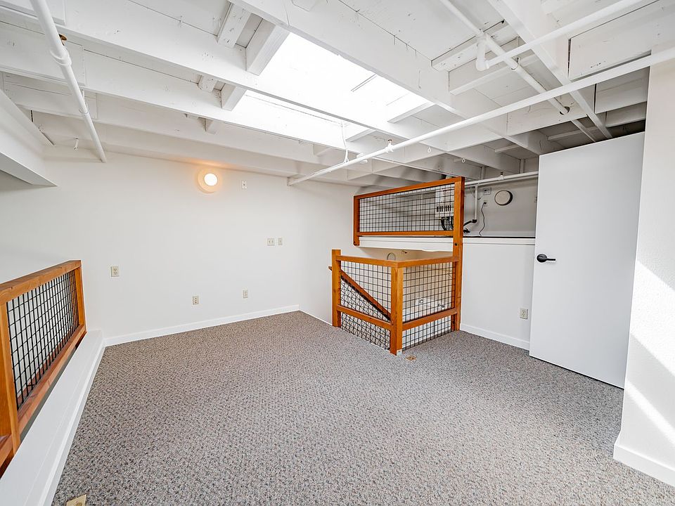 Building Photo 5