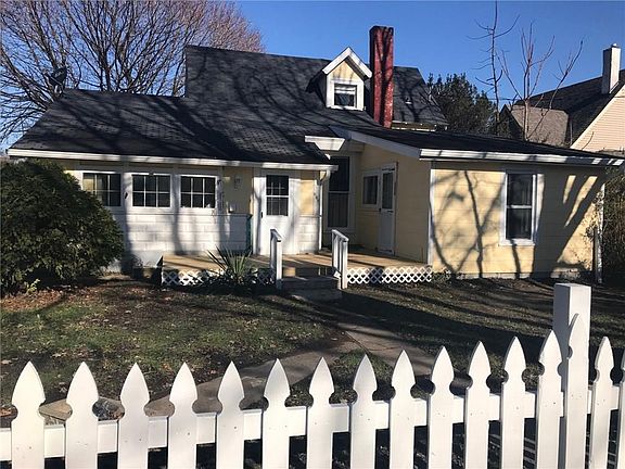 2nd image of 807 E Market St