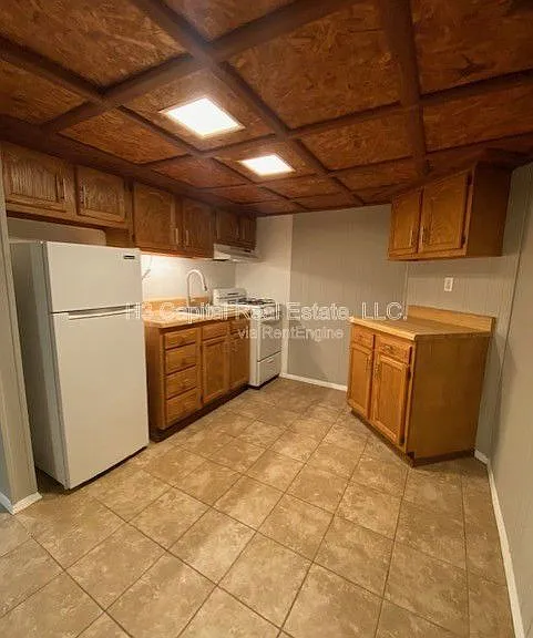 117 N Shamrock St #9 — Photo 5