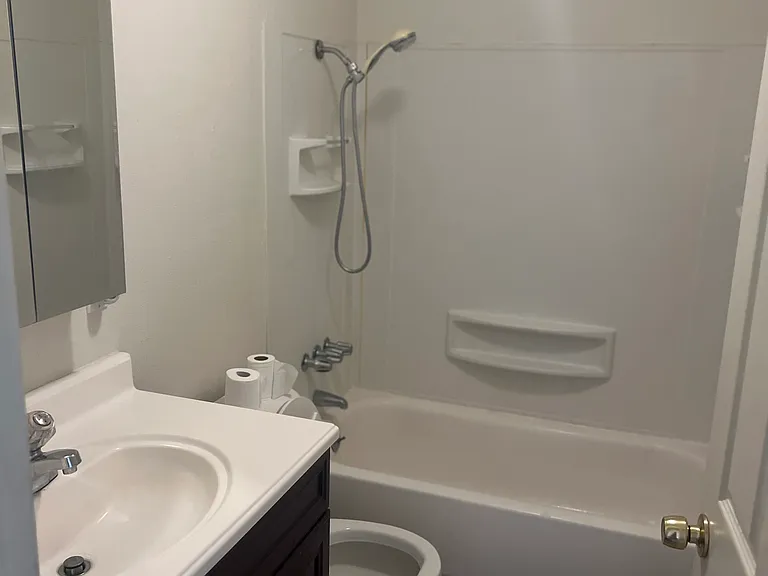 504 E 9th St #10 — Photo 10