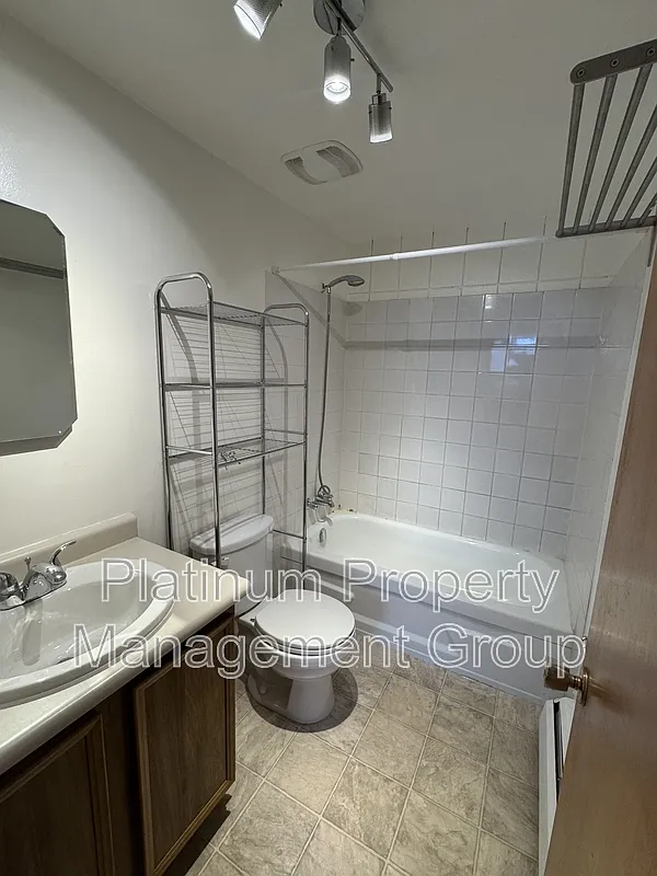 1 bed, 1.0 bath, $1,250 — Photo 4