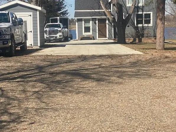 8 Patterson Lake Dr, Dickinson, ND 58601