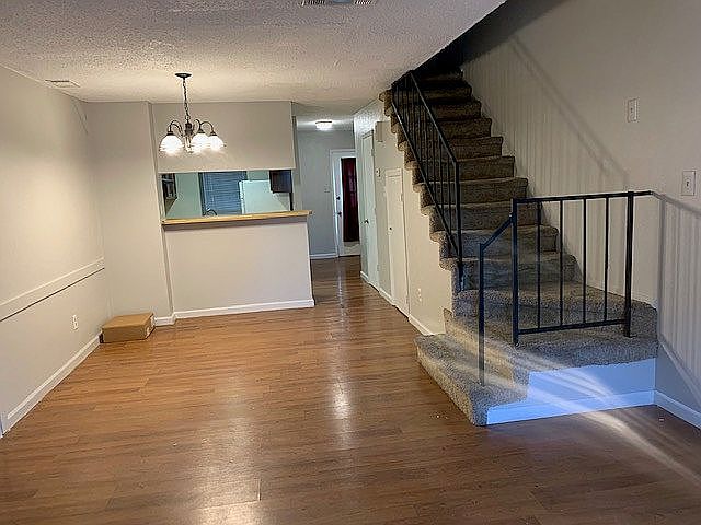1st image of 601 Carriagehouse Ln APT 3