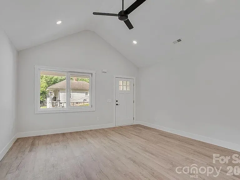 1120 Rosehill Dr — Photo 14