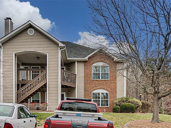 3rd image of 2680 Ingleside Dr #1D