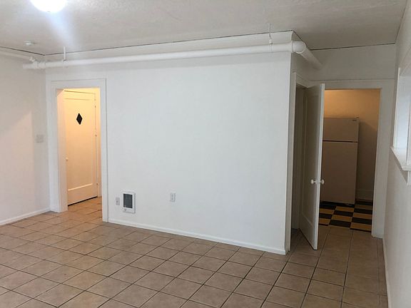 4th image of 1809 SE Hawthorne Blvd APT B
