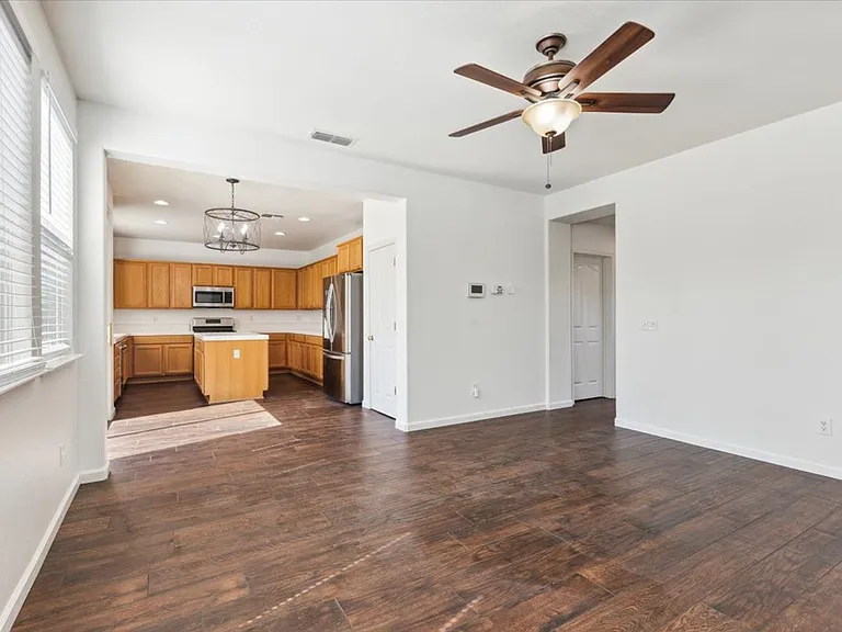 5409 Banfield Dr — Photo 10
