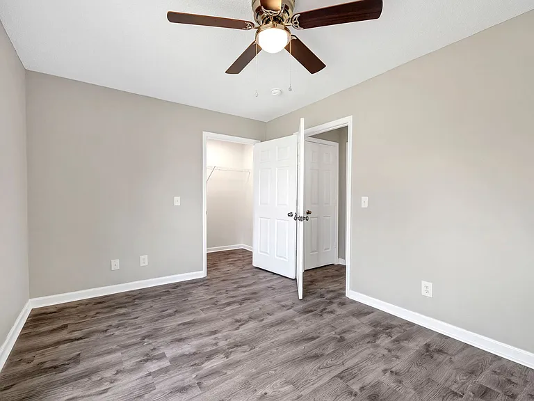 Elm Creek Apartments — Photo 5