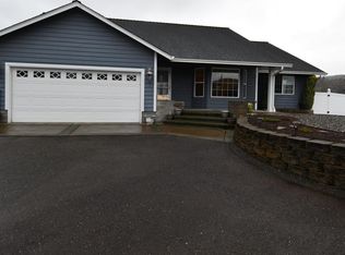 880 Summerwood St, Roseburg, OR 97471