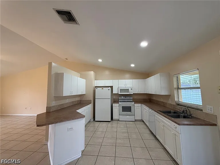 696 Homestead Rd S — Photo 10