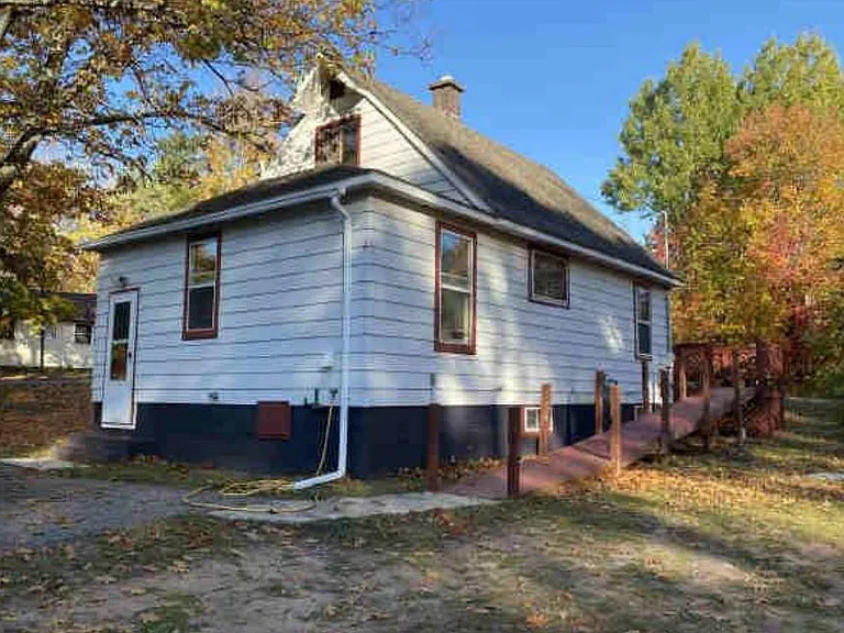 2593 Norwood St — Photo 2