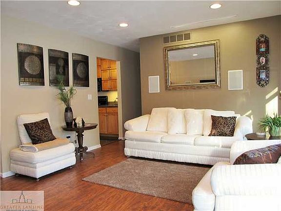 2nd image of 806 Elmwood St