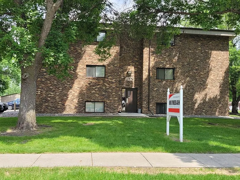 1612 E Gateway Cir S — Photo 1