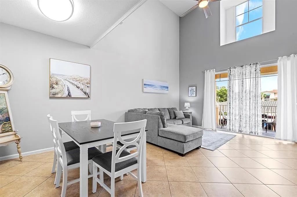 2 bed, 2.0 bath, 1101 sqft, $3,000 — Photo 2