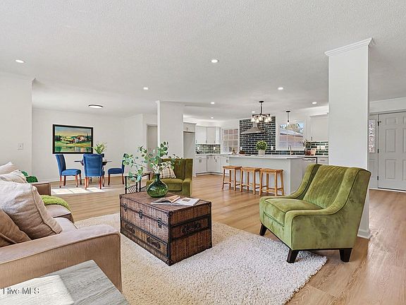 3rd image of 605 Forrest Road