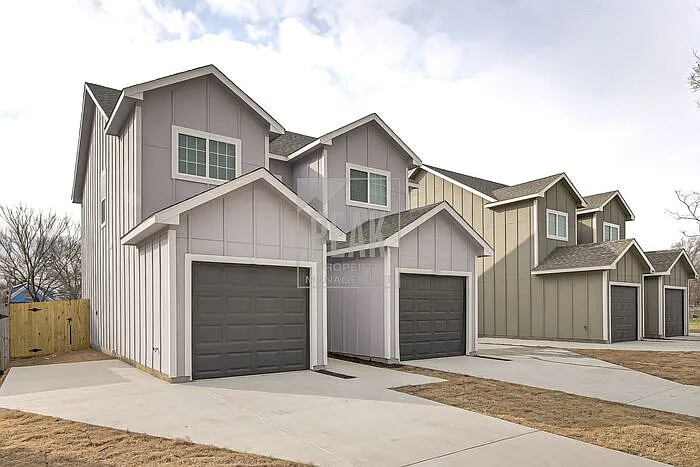 2 bed, 1.5 bath, 930 sqft, $1,395 — Photo 2