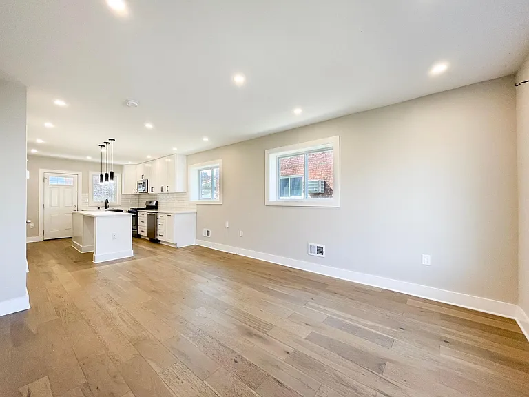1267 Emerson St NE — Photo 5