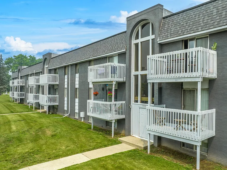 Devonshire Apartments — Photo 15