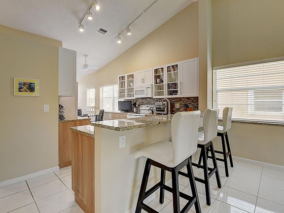 3rd image of 9685 Shadybrook Drive #201