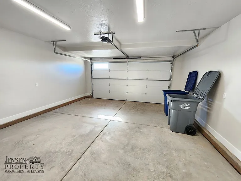 683 E Eureka Aly — Photo 31