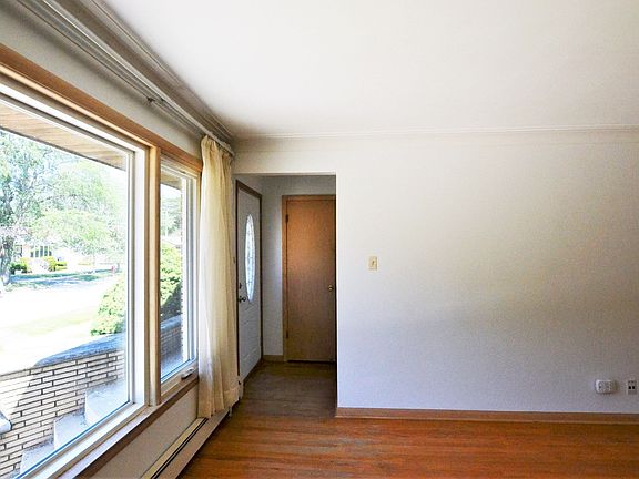5th image of 2825 W 101st Pl