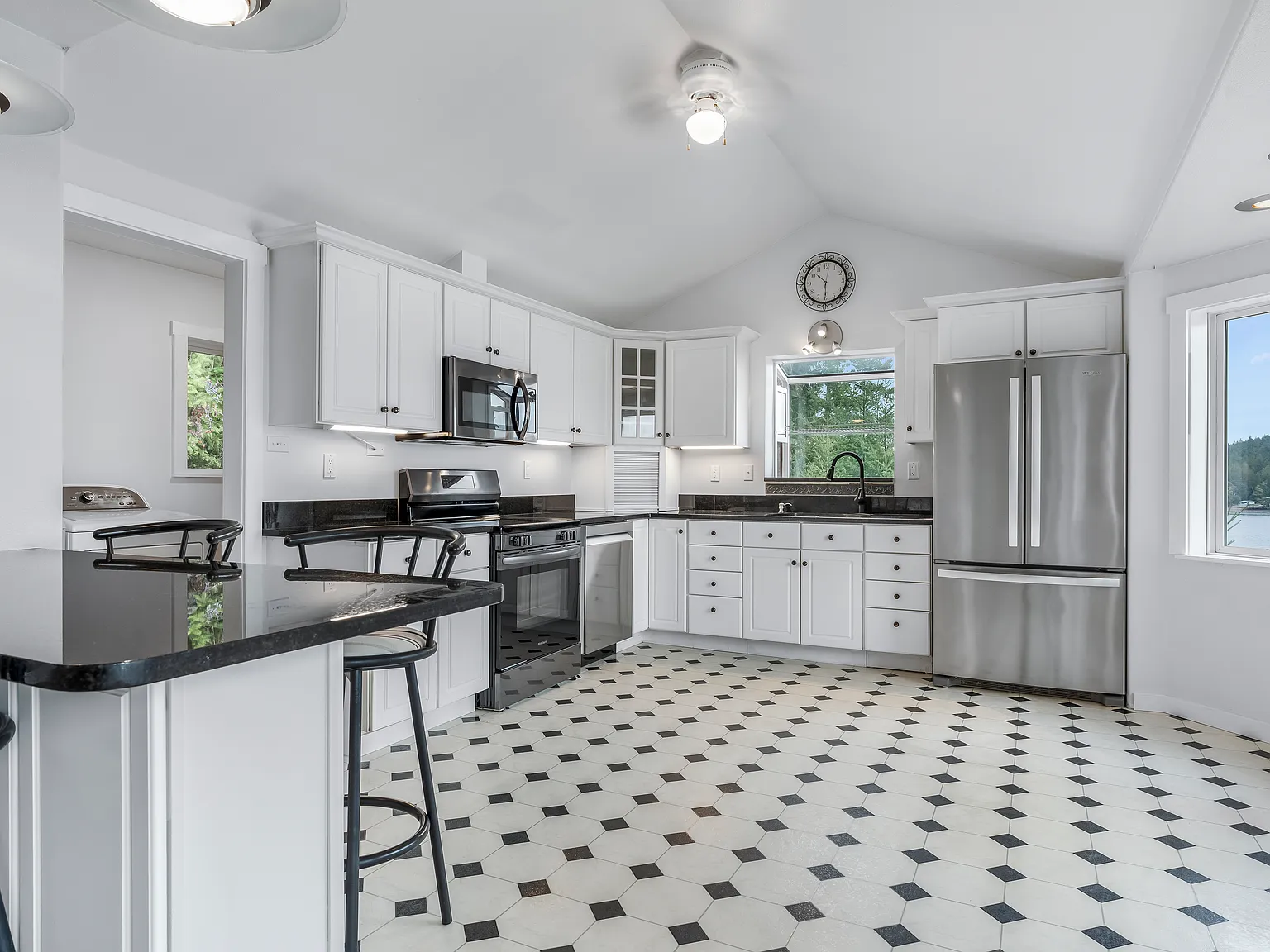 1 bed, 1.5 bath, 1000 sqft, $1,975 — Photo 4