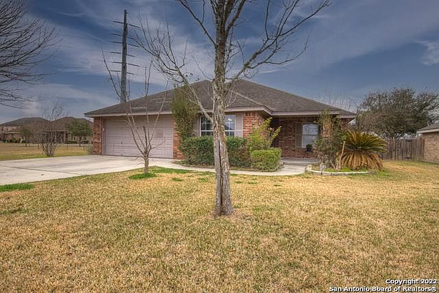 1st image of 121 Castlewood Dr