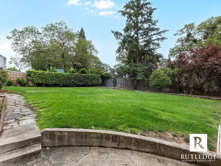 2000 Westerlund Dr — Photo 25