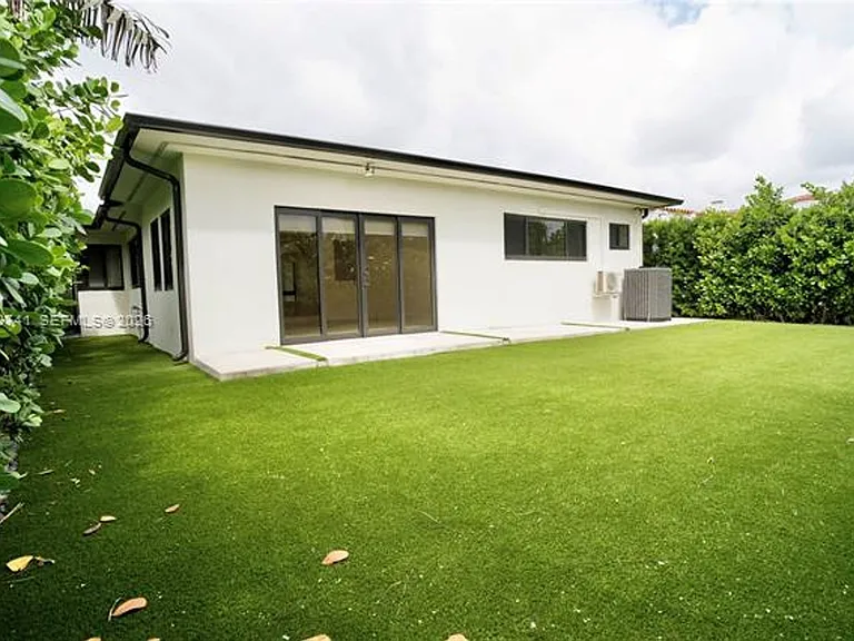8811 Carlyle Ave — Photo 45