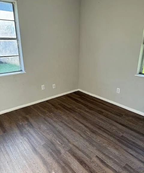 1208 Glendale St — Photo 8