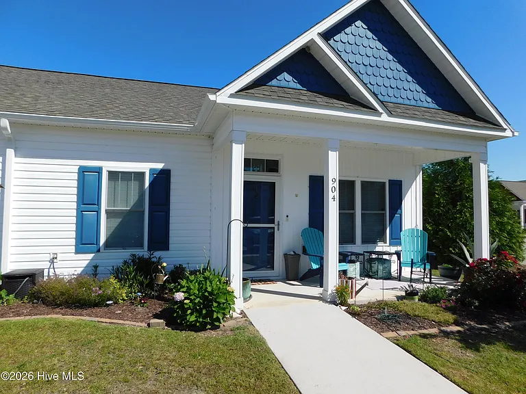 904 Pirates Landing Dr — Photo 1