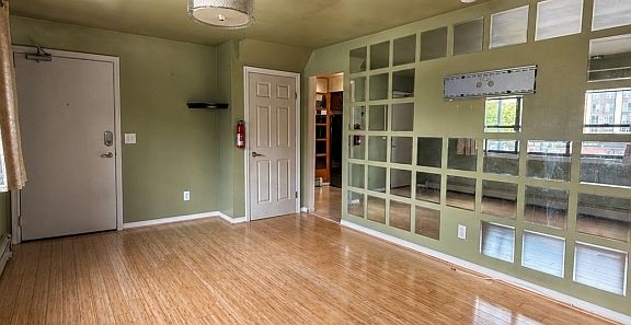 4th image of 183C Terhune Ave #C