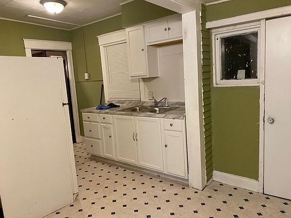 4th image of 2438 Myrtle Ave