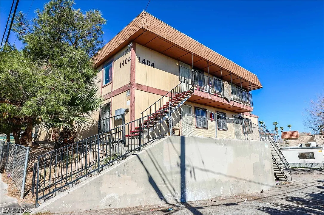 2 bed, 1.0 bath, 1000 sqft, $1,000 — Photo 1