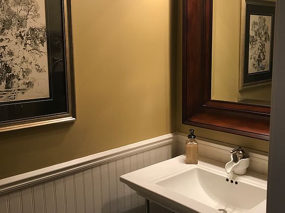 First floor 1/2 bath
