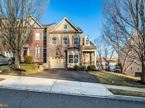 3137 Woods Edge Dr, Garnet Valley, PA 19060