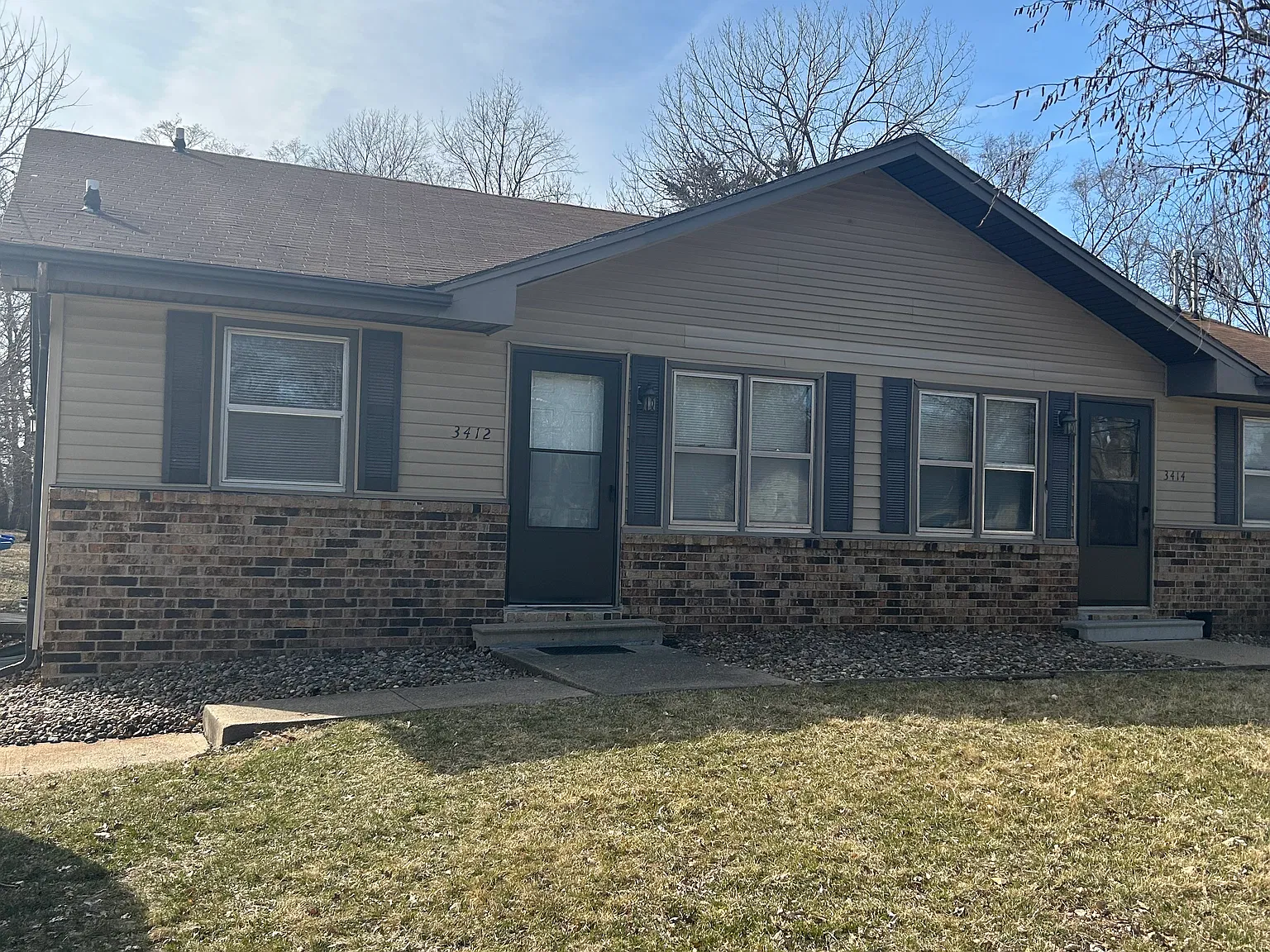 2 bed, 704 sqft, $1,050 — Photo 1
