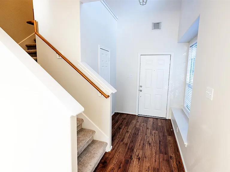 11 Summerhaze Cir — Photo 4