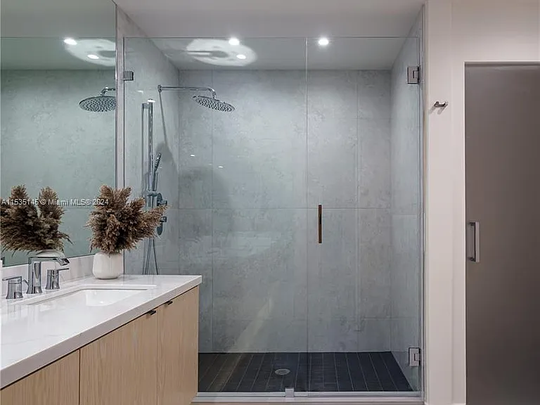 19115 Fisher Island Dr #19115 — Photo 21