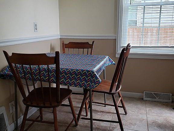 4th image of 3036 S Lincoln Ave