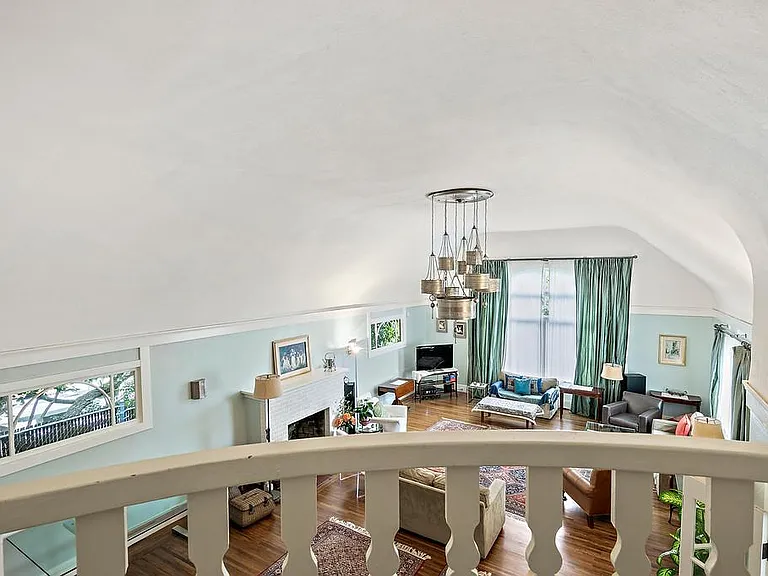 2903 Russell St — Photo 9
