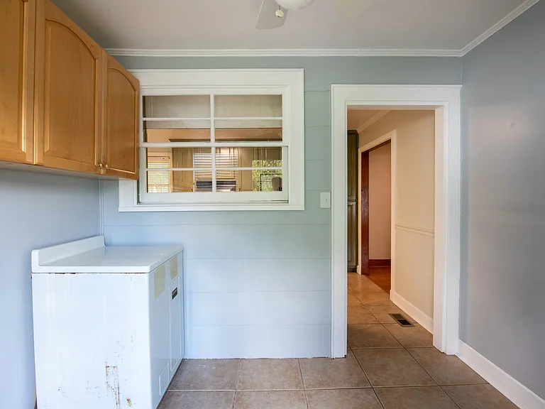626 Lafayette Rd — Photo 9