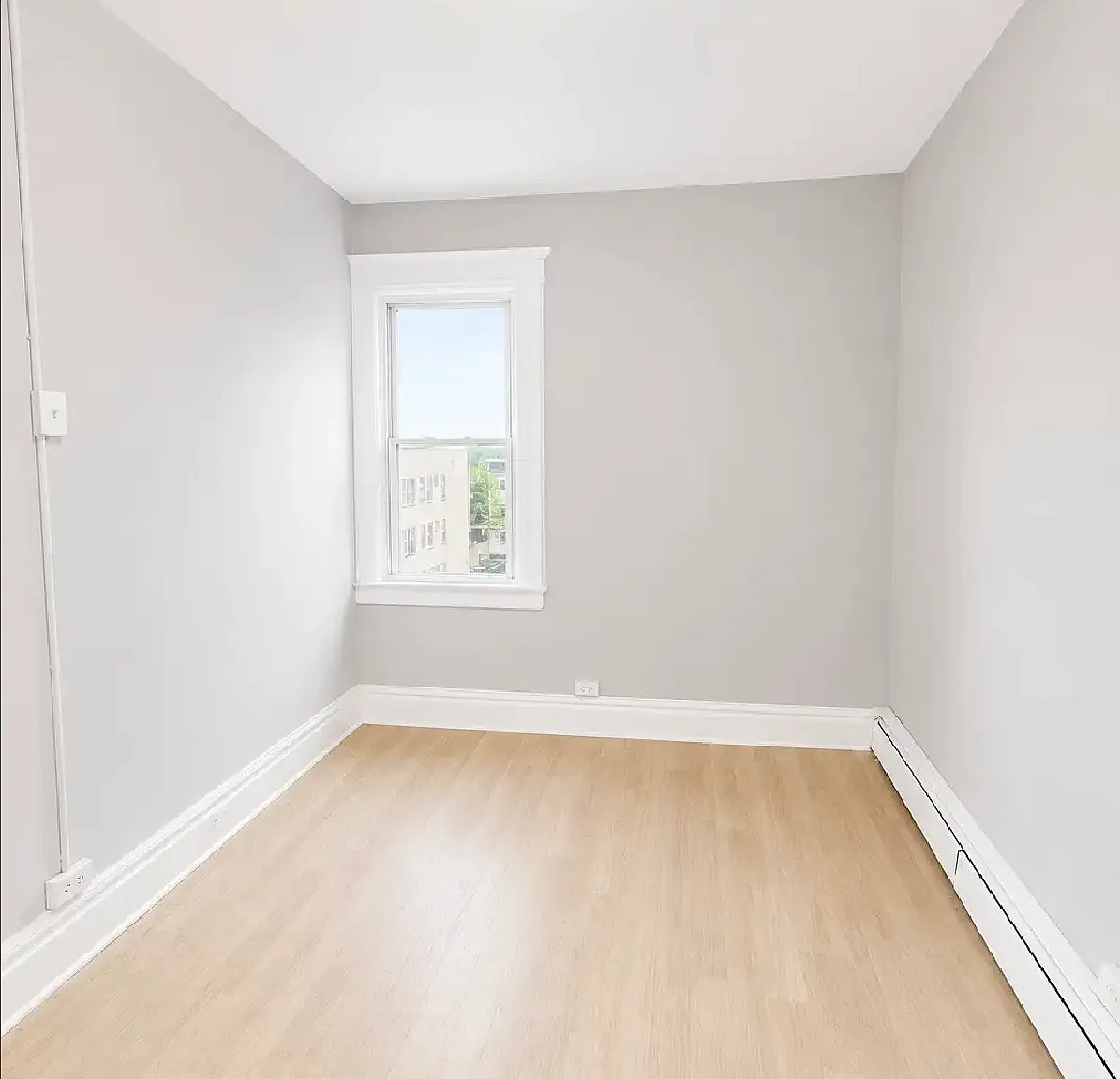 3 bed, 1000 sqft, $2,075 — Photo 4