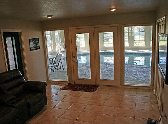 4th image of 519 County Road 342