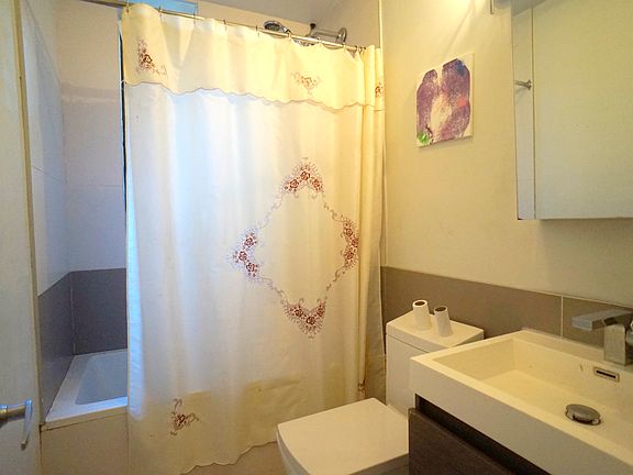 5th image of 117 S 2nd St APT 4