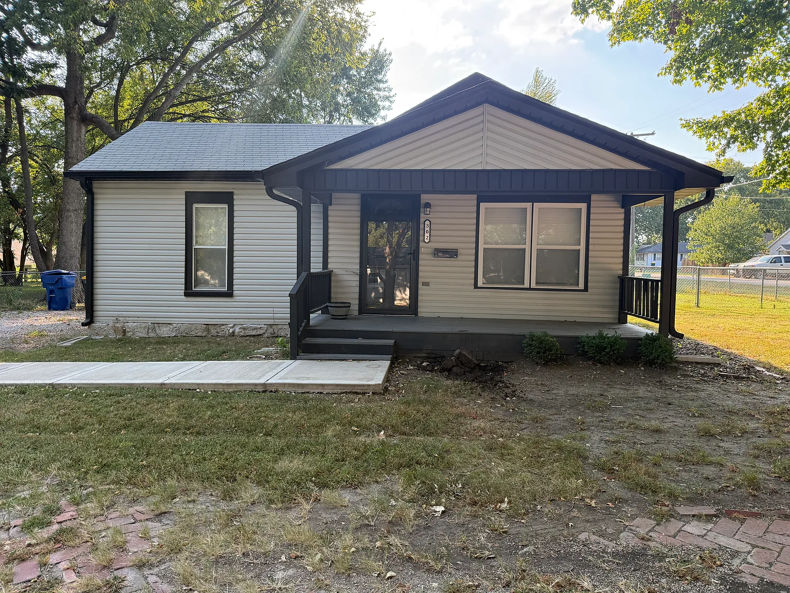 2 bed, 837 sqft, $1,300 — Photo 1