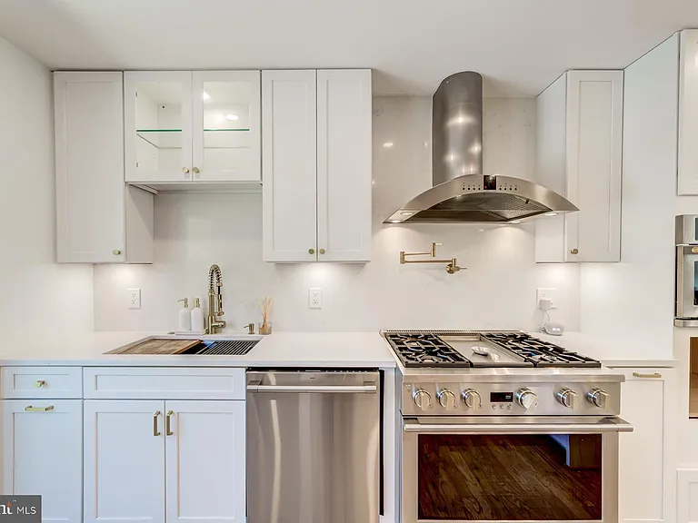 8 Carriage House Cir — Photo 29