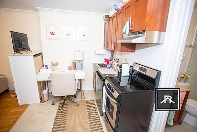 2nd image of 901 Beacon St #2B