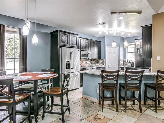 5th image of 801 W Gross St